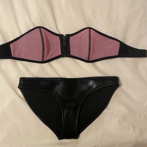 Triangl Bikini - Picture 1 of 6